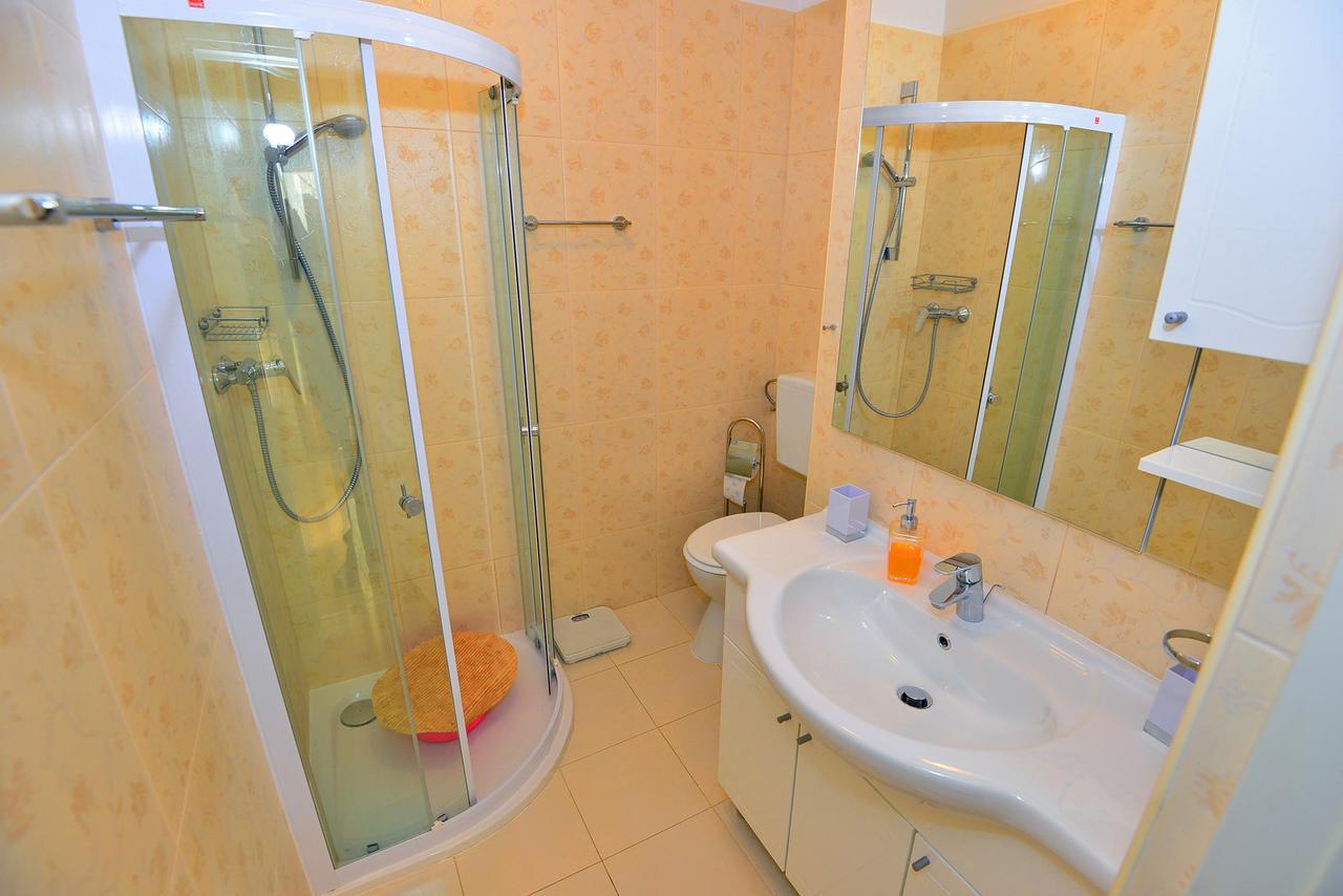 Apartments Jakovic Brela Room photo